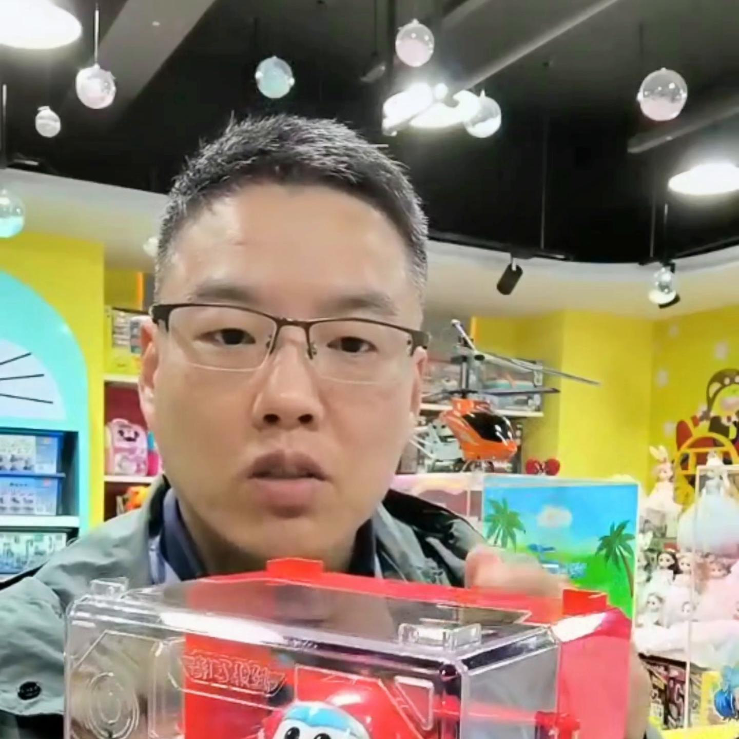 玩具店加盟连锁店哪家好,文具玩具店加盟免费铺货