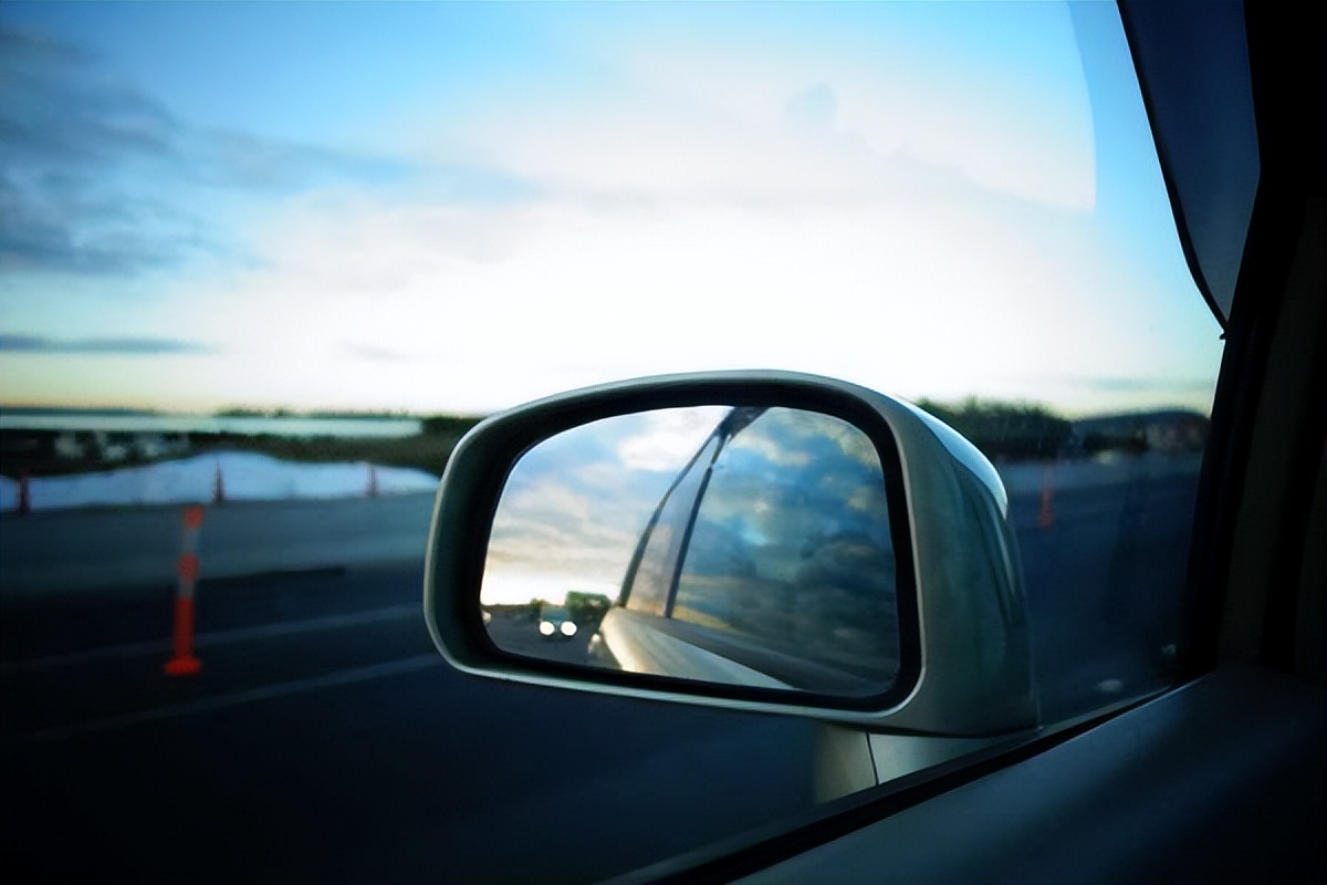 为什么去新西兰工作费用高,出国去新西兰怎么样