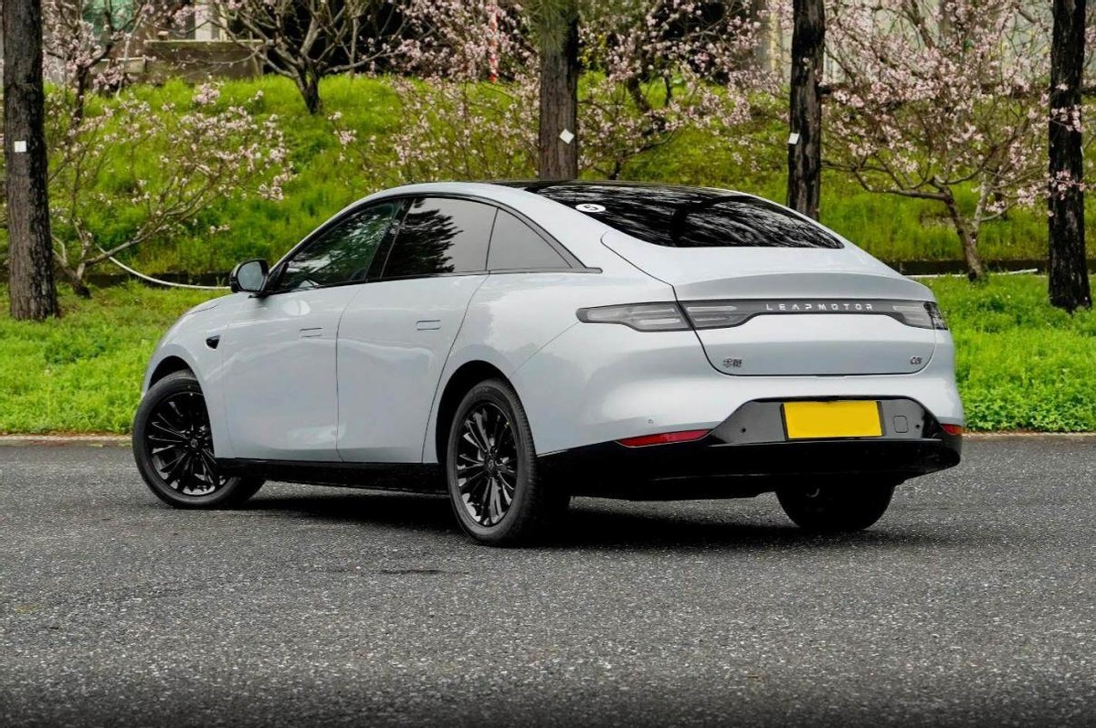 预算40-50万就买这几款车准没错,7到13万这四款车最值得买