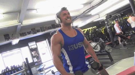 无器材虐肩超级组训练动作,最新虐背肩动作合集