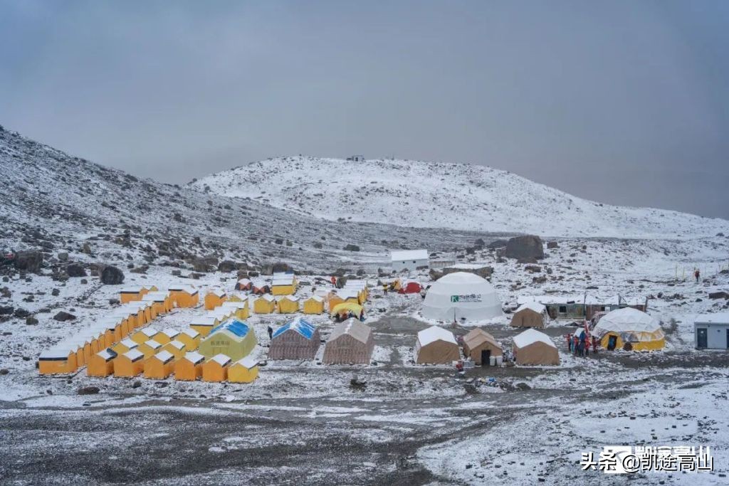 慕士塔格峰冰裂缝,慕士塔格峰2021