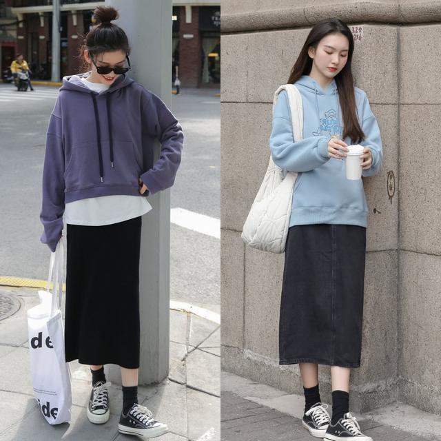 今年流行卫衣半裙时髦减龄有气质,大码卫衣搭半身裙宽松慵懒风