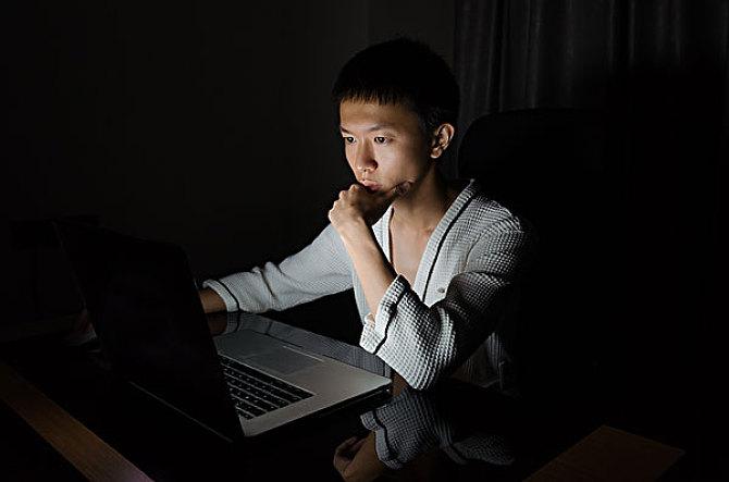 女士右眼皮老是跳什么原因,中年女人右眼皮跳什么原因