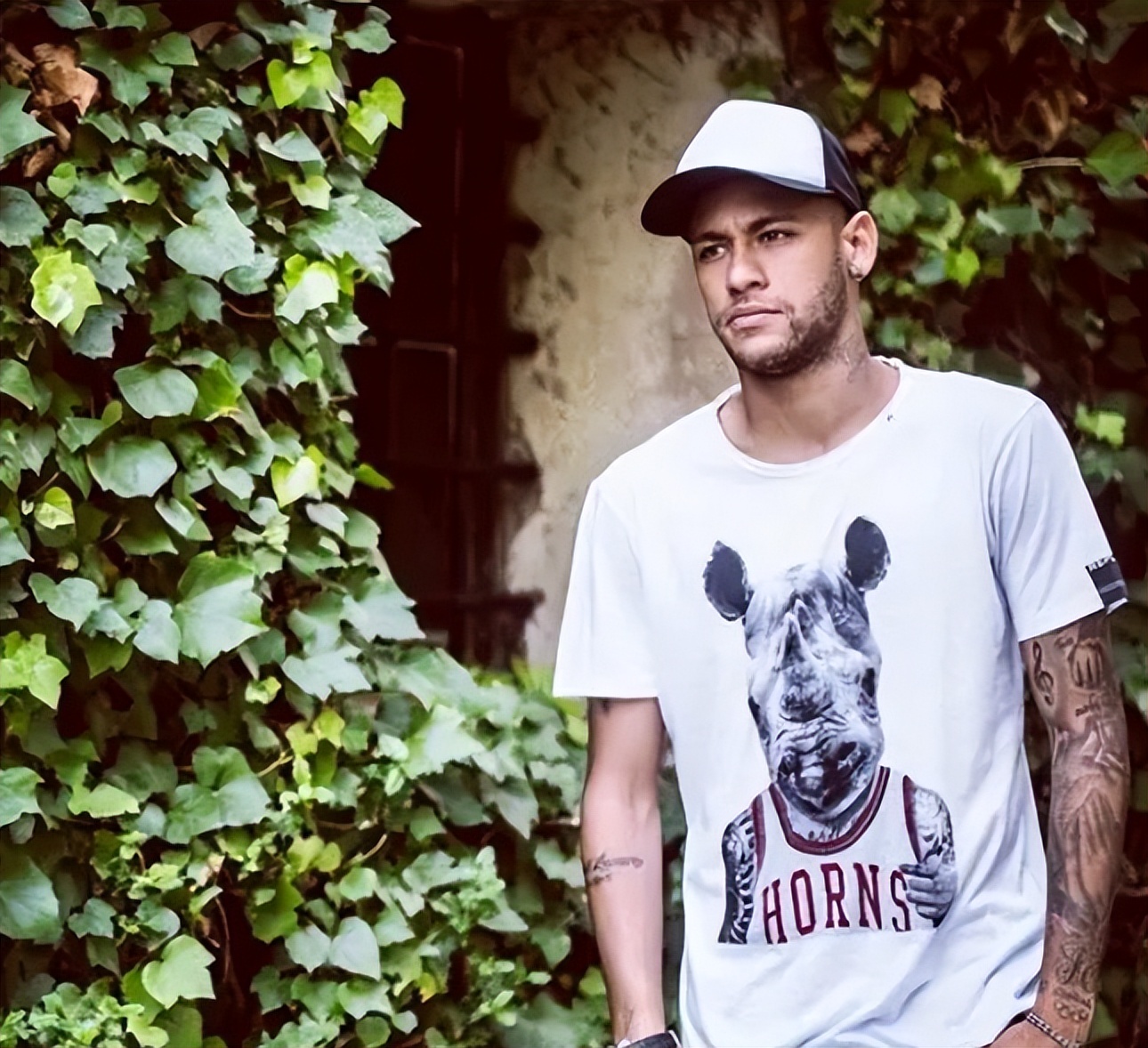 巨星内马尔究竟有几个女友呀,内马尔巨星系列