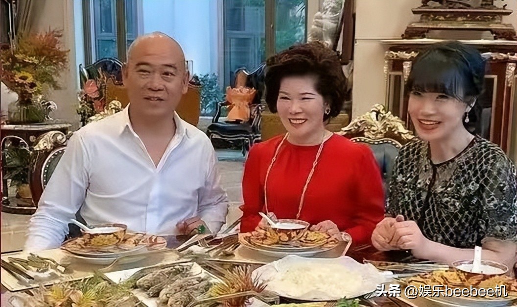 “全网第一富婆”鲍鱼家姐，豪宅堪比豪华宫殿，她究竟有什么来头