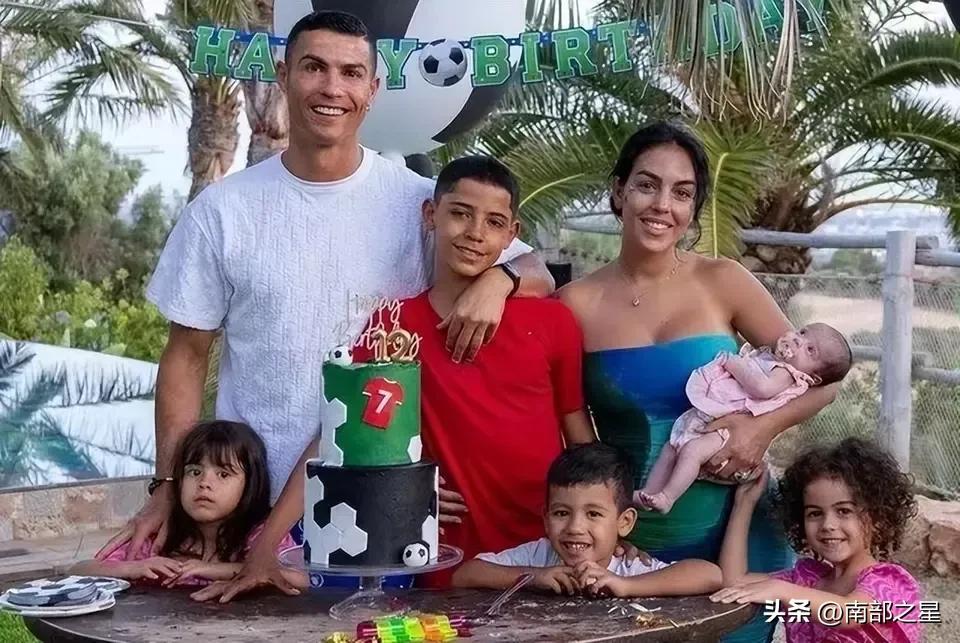 乔治娜受到抨击,乔治娜凭什么一直吸引c罗呢