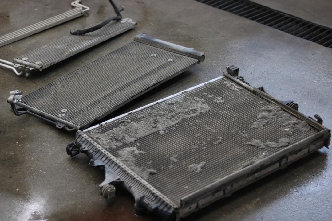 奥迪q7报废厂,老款奥迪q7出车祸