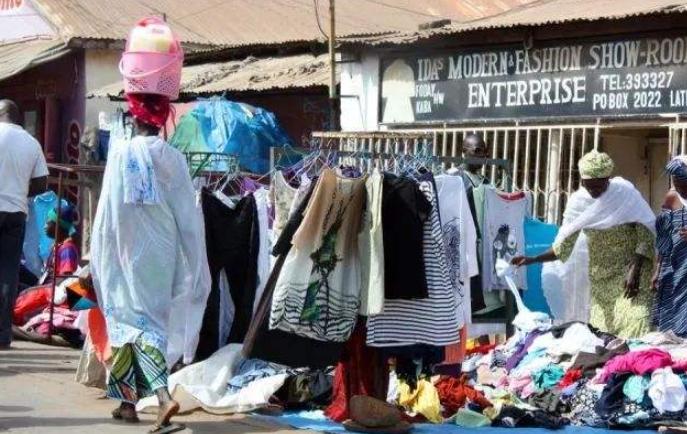 1个月出口1万吨！为何非洲人独爱中国旧衣服，尤其是女士内衣？