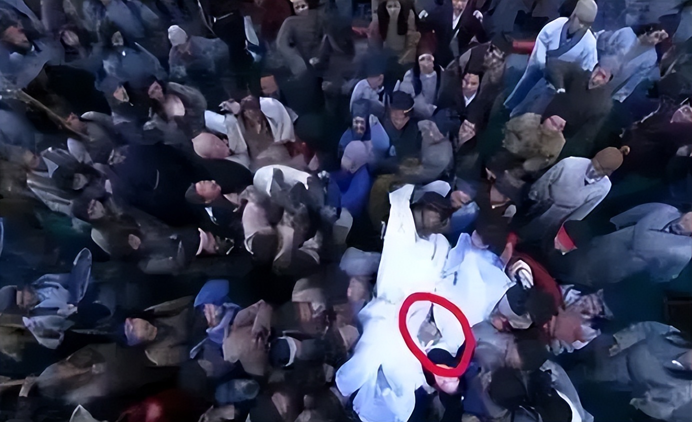 强吻、摸胸、扯裙子，这些男星到底是真投入，还是想揩油？