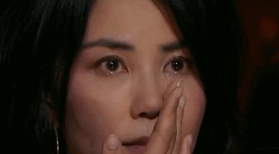 47岁王菲为何看上37岁的谢霆锋,17岁谢霆锋与28岁王菲同台