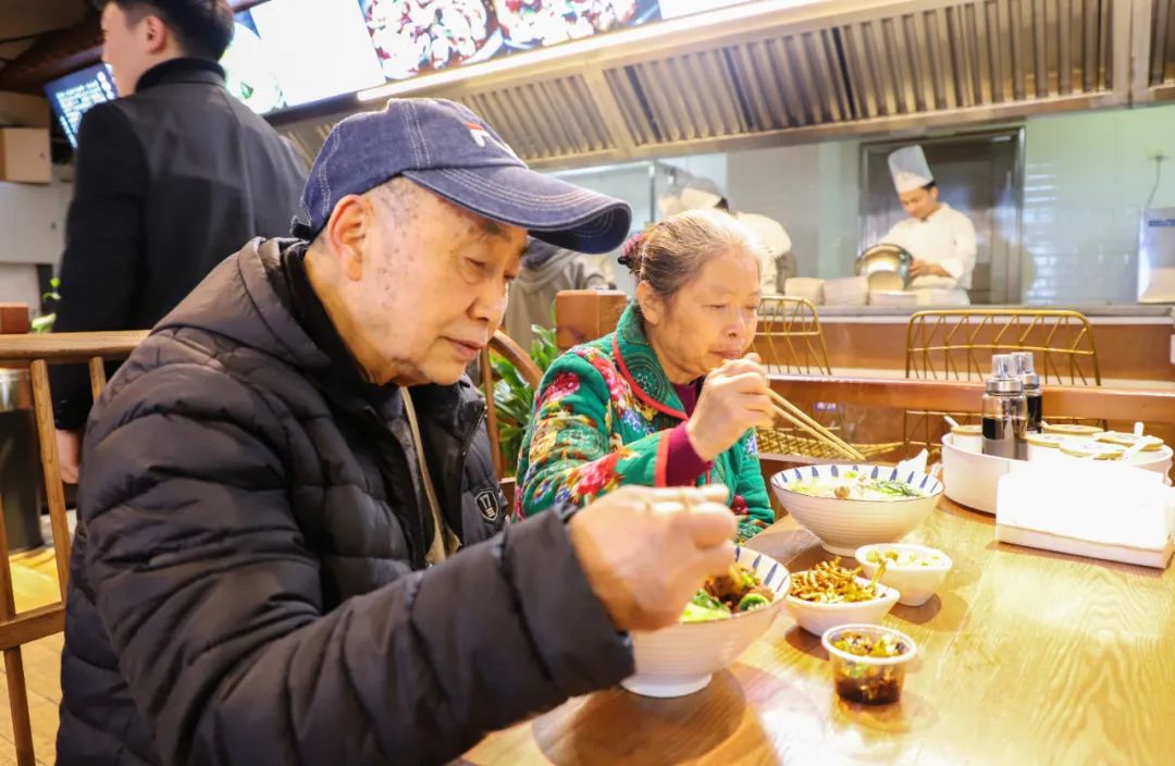人气旺!大营路街道社区食堂飘出“惠民香”