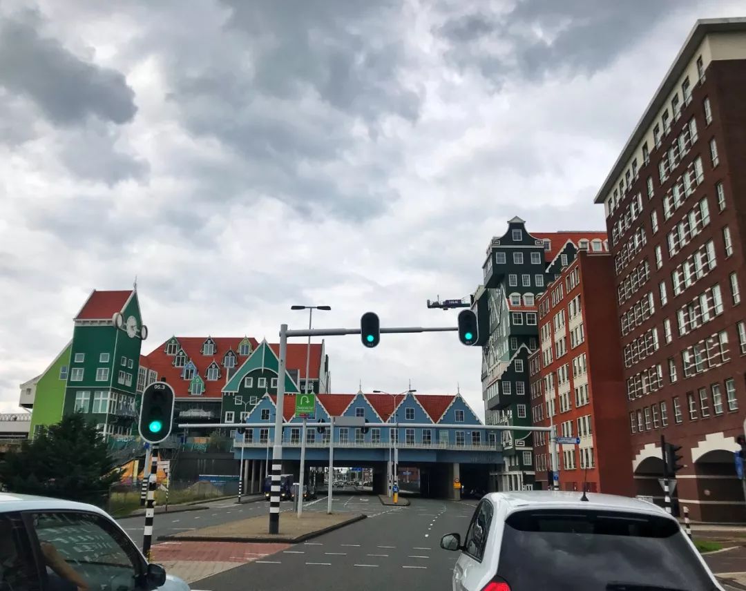 开车去欧洲第23集:在阿姆斯特丹*灯区红**,2名荷兰壮汉挑衅被我怼