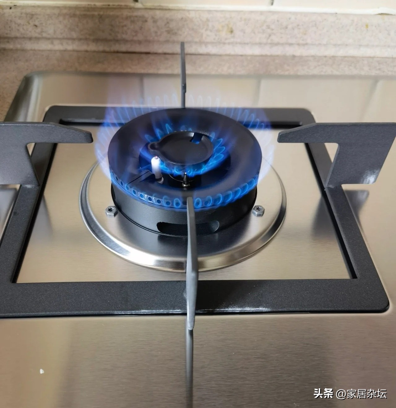 煤气灶和天然气灶为什么差价大,燃气灶600和3000的有什么区别