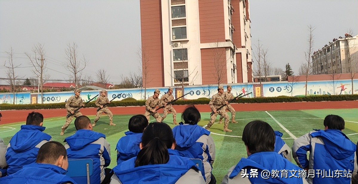 “雷锋”来了——莱阳市特殊教育学校和驻军部队举行共建活动