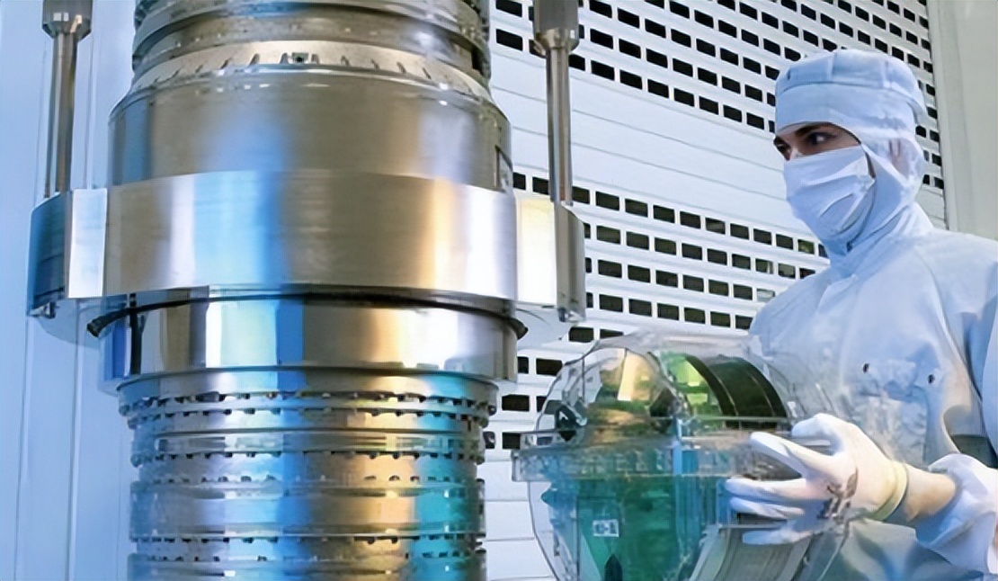 荷兰关于光刻机表态,荷兰两大光刻机巨头集体行动