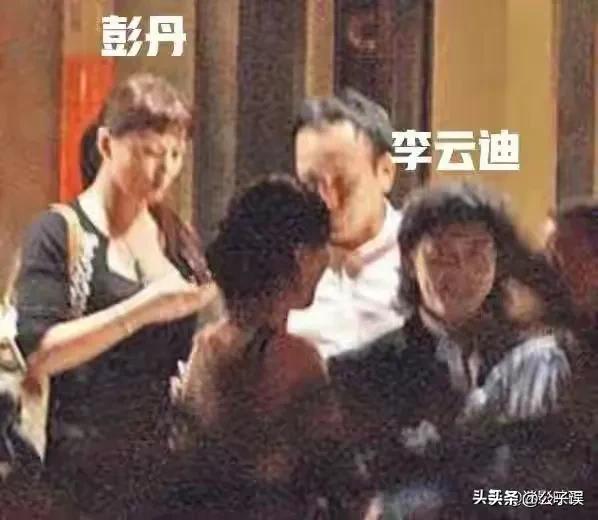 她拒绝登上情色杂志的封面，转身一脱成名，如今专演八路军女战士