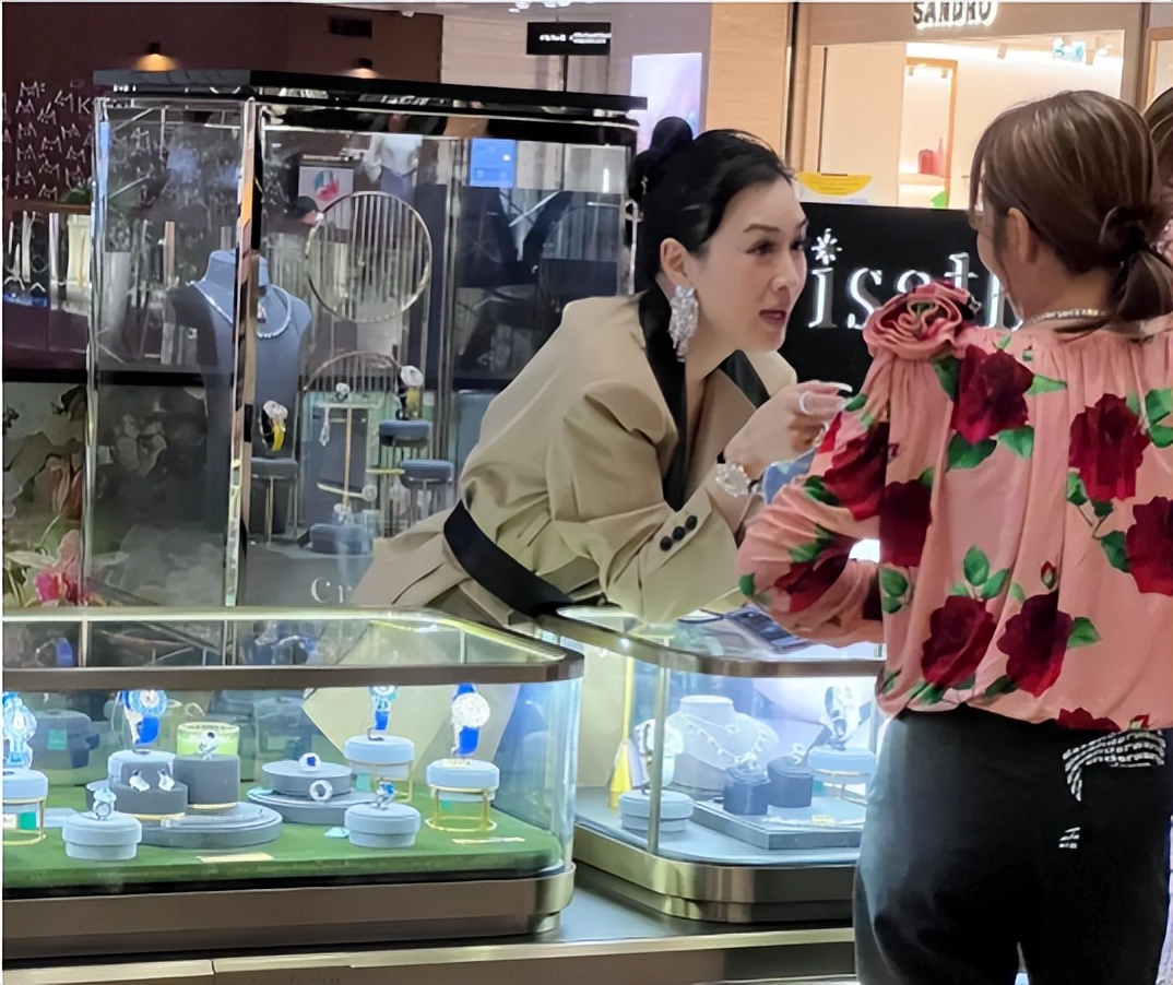 从“最惨*星艳**”到“上岸者”：曾经的香港绝色，如今怎样了？