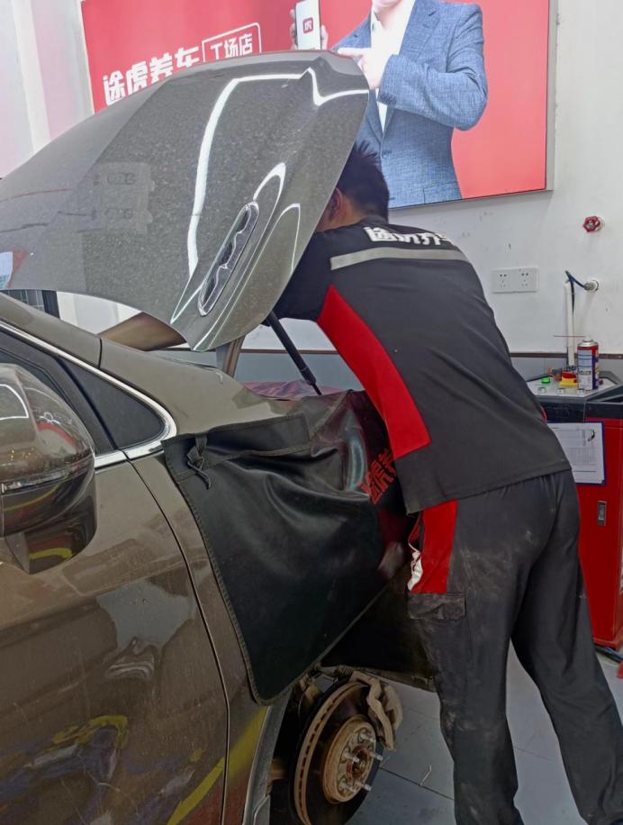 放弃城里的机会带着梦想回村创业,开途虎工厂店亲身经历