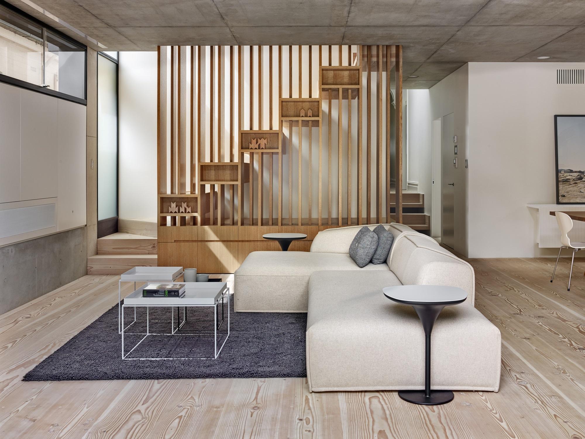 你家楼梯扶手做了吗,你家的楼梯是这样做的吗