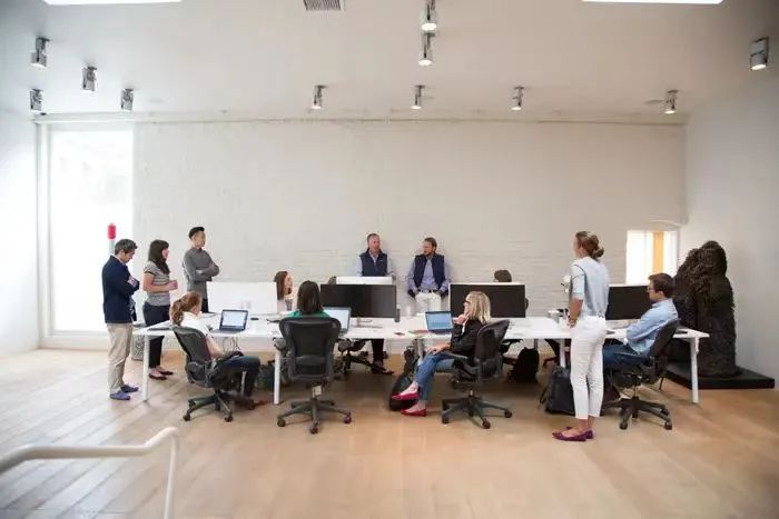 库克穿杰尼亚逛北京三里屯,库克穿杰尼亚鞋