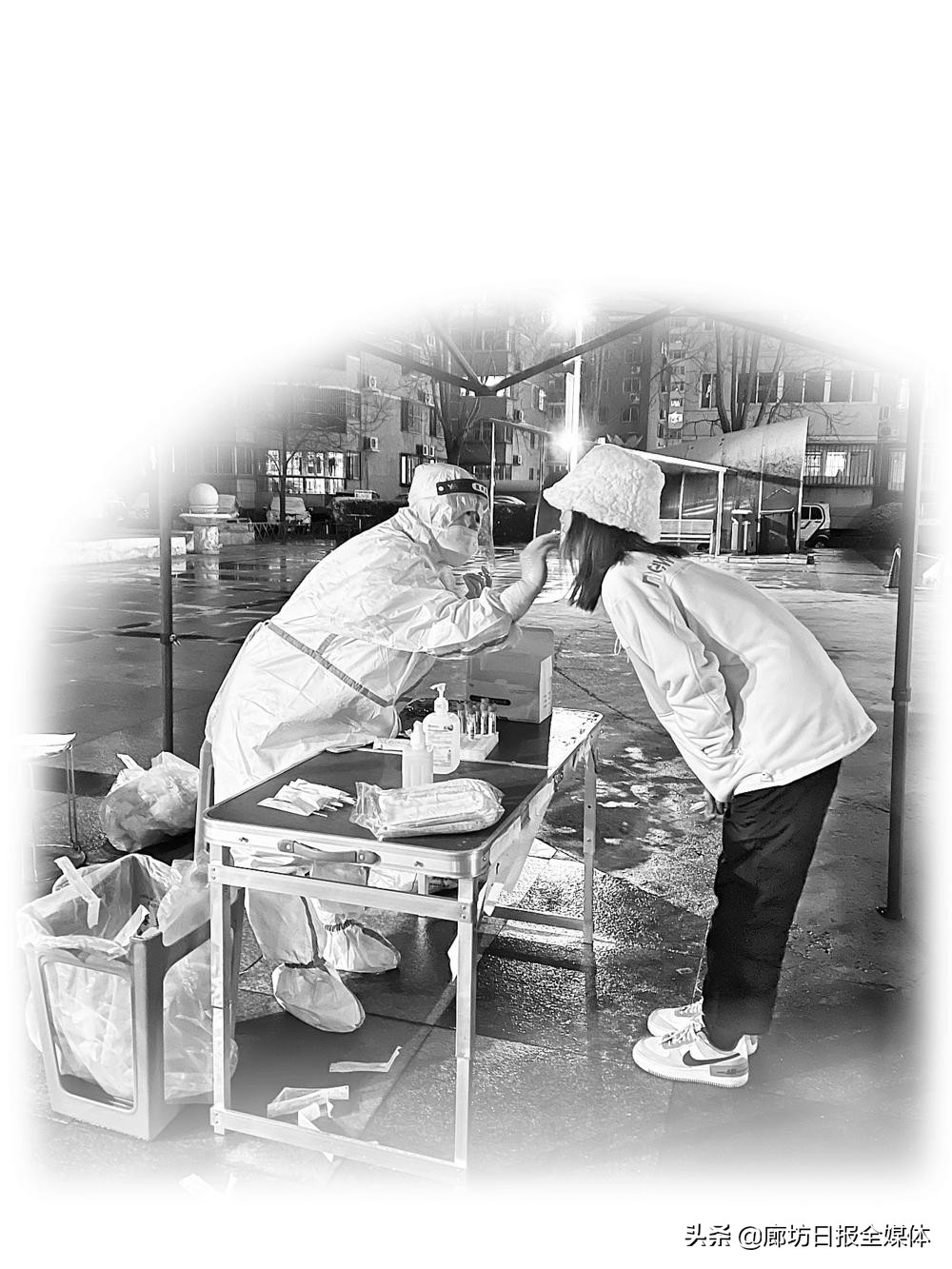 万家灯火下孤独的背影,看万家灯火的背影