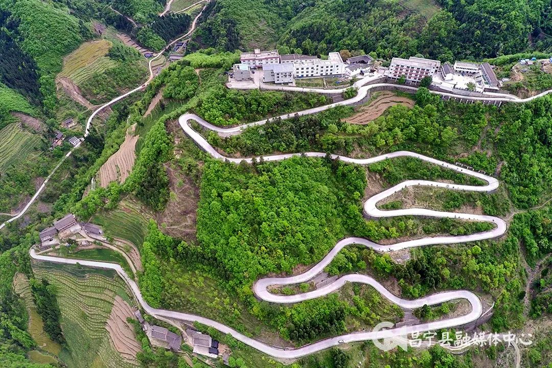 新时代新征程加快构建新发展格局,新时代新征程新成就云南