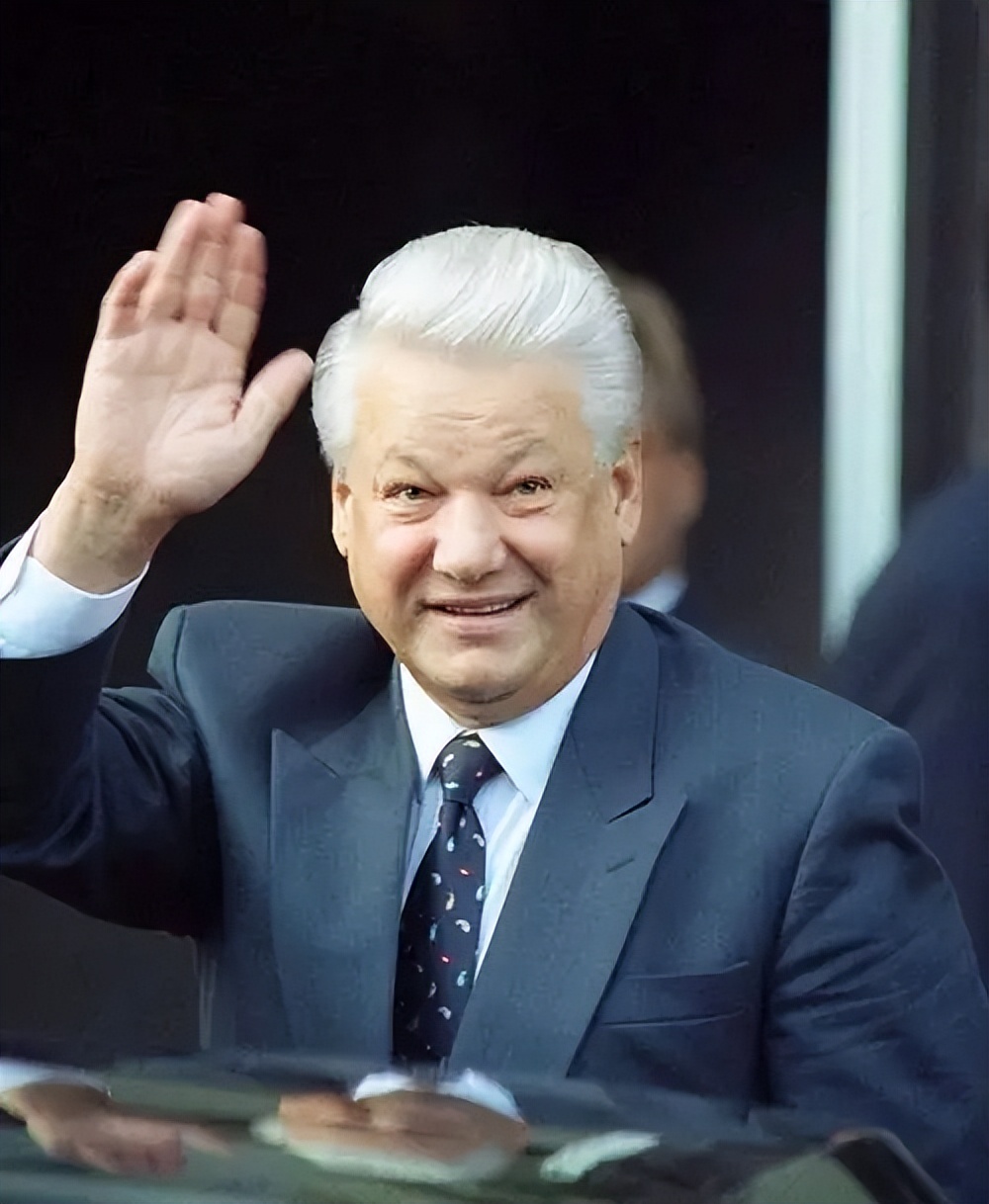 同为共产主义国家转型，为何中国成功崛起俄罗斯却失败了？