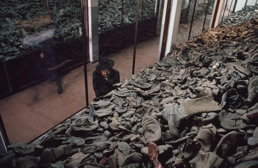 希特勒为何对犹太人动手，并*杀屠**600万犹太人！