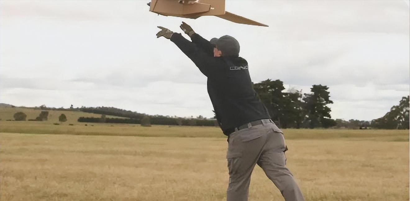 用“纸飞机”支援乌克兰？澳大利亚到底咋想的，纸板无人机靠谱吗