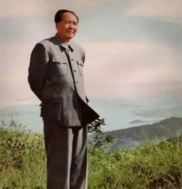 毛主席诗词是中国革命的壮丽画卷是民族血性和斗争精神的真实写照