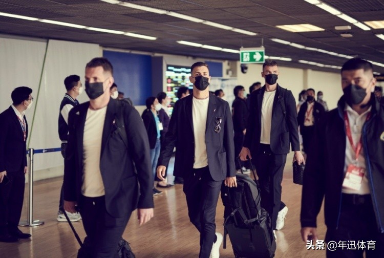 曼联列队站,曼联列队迎接冠军