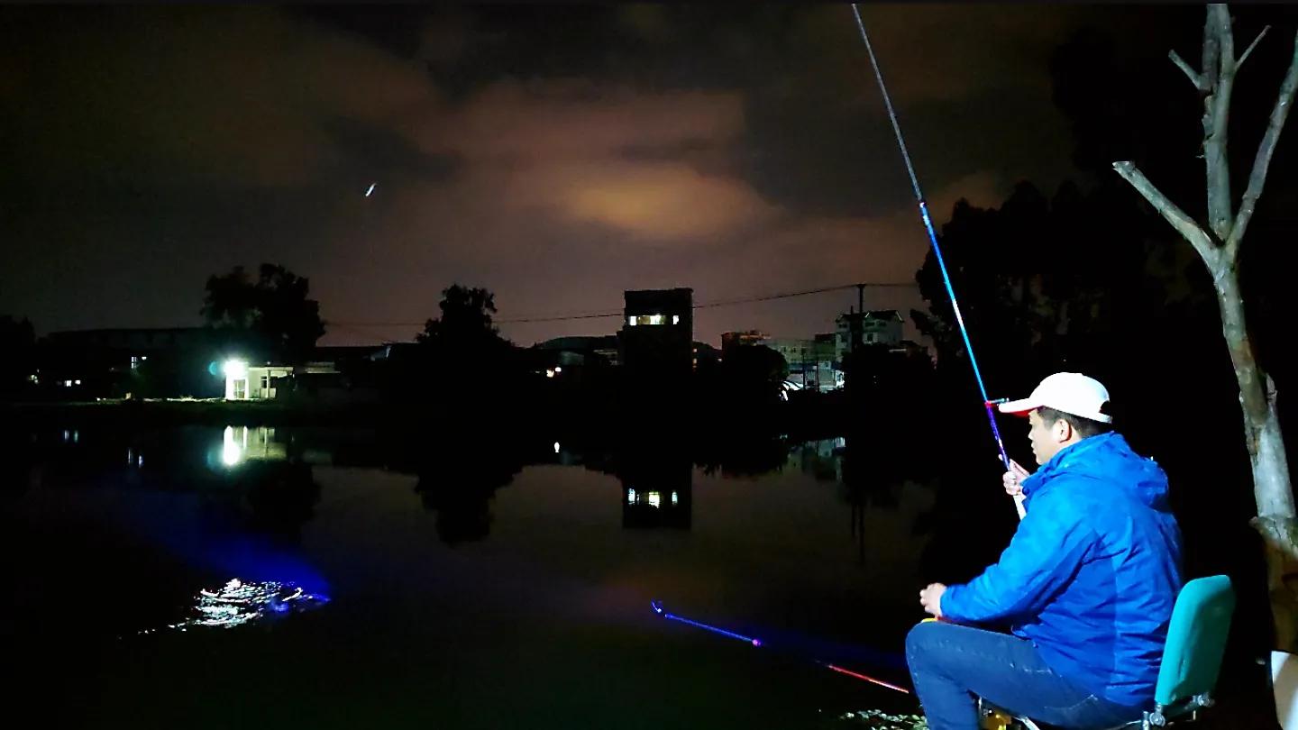 野钓同时钓鲤鱼和草鱼用什么钩好,野钓草鱼钓石头还是沙滩