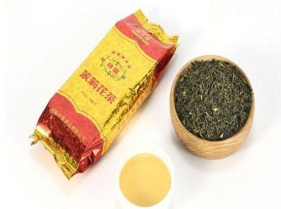 人到中年就要少吃油腻食物,人到了中年要少吃少喝哪些东西