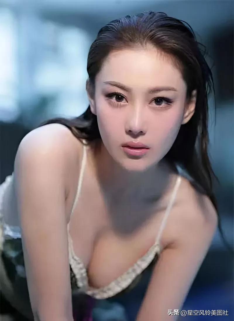 曾经丑闻缠身的女明星,曾多次绯闻缠身的女明星