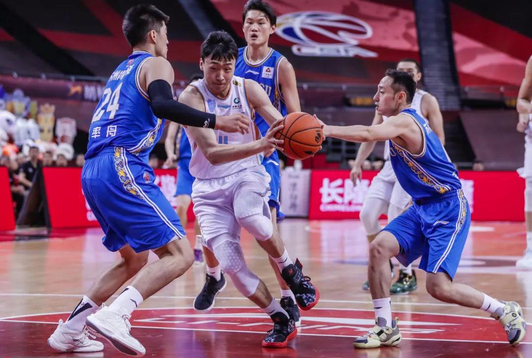 郭艾伦潘玮柏篮球,邓超郭艾伦完整视频