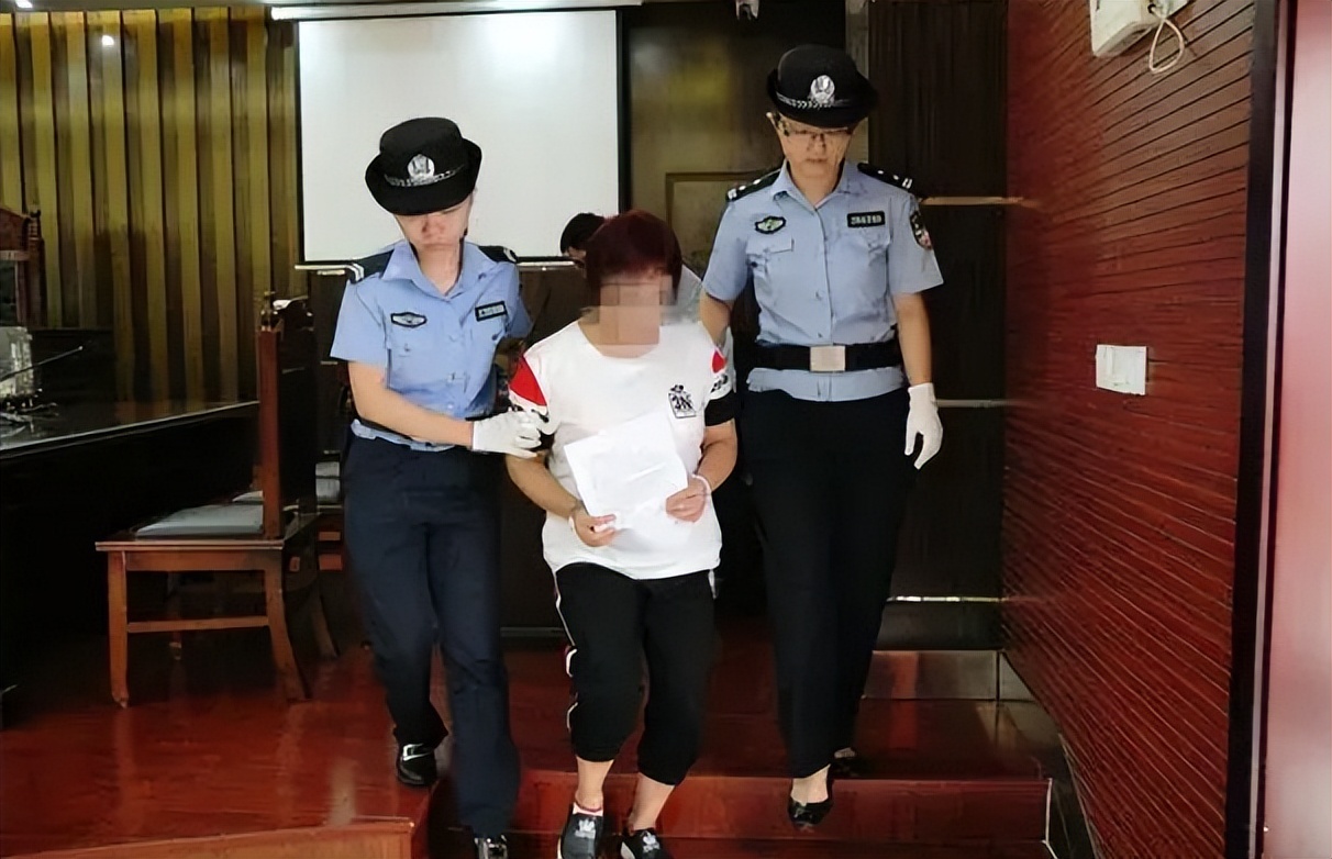 共犯的处罚根据共犯独立性,比较共犯从属理论和共犯独立理论