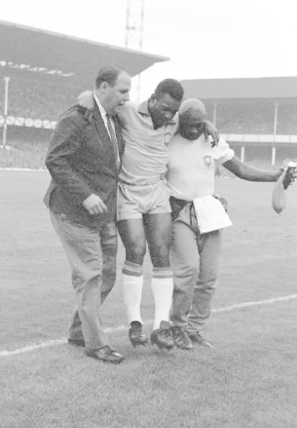 盘点世界足坛最精彩的十大进球,世界杯历史最强巴西队