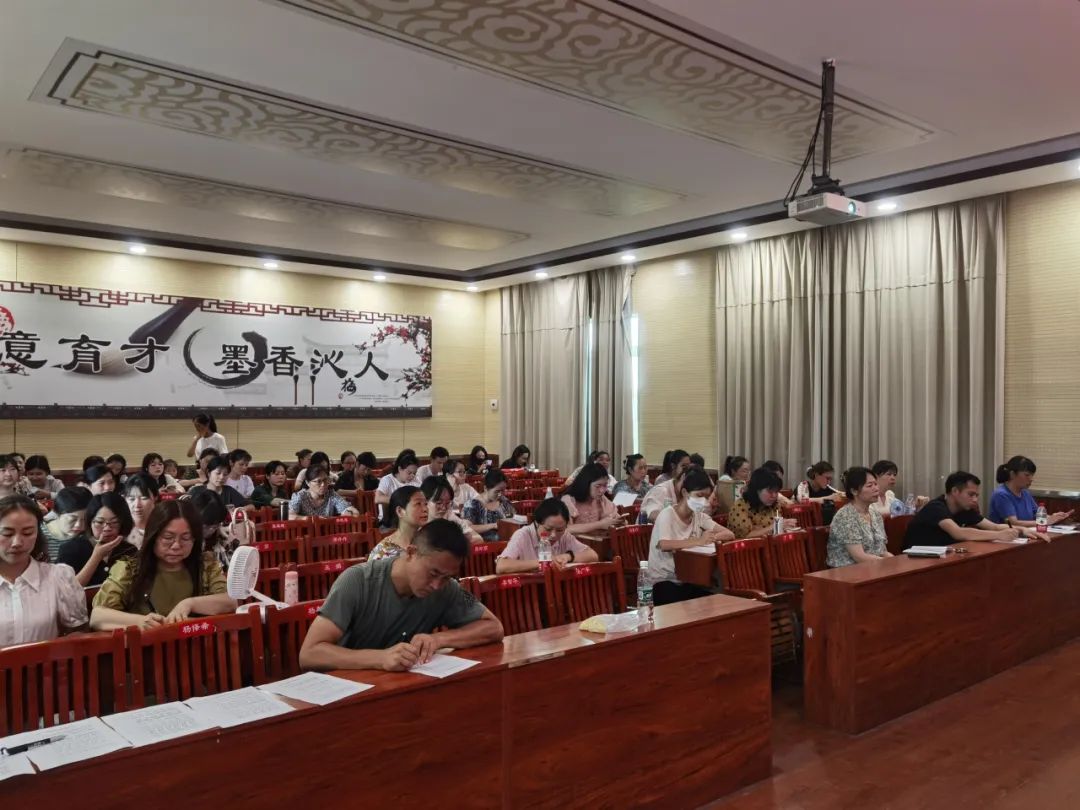 赋能提质为梦起航——怀化市鹤翔学校开展暑假教师培训活动