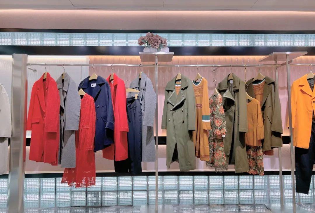 mx羽绒衣女款,羽绒服女装爆款2022新款穿搭