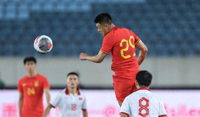 国足亚洲杯逆转乌兹别克,风雨同舟战疫必胜