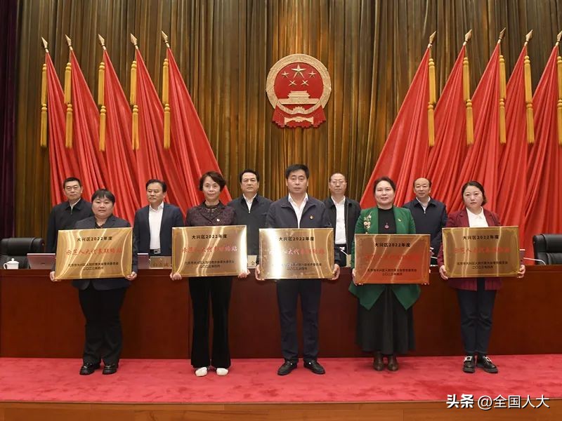 怎样做好“两个联系”——解剖代表“家站”问计四级代表