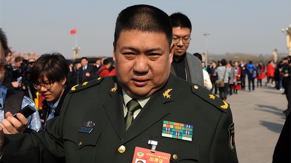 毛主席唯一的孙媳妇，誉为军中一枝花，曾在青藏高原当兵