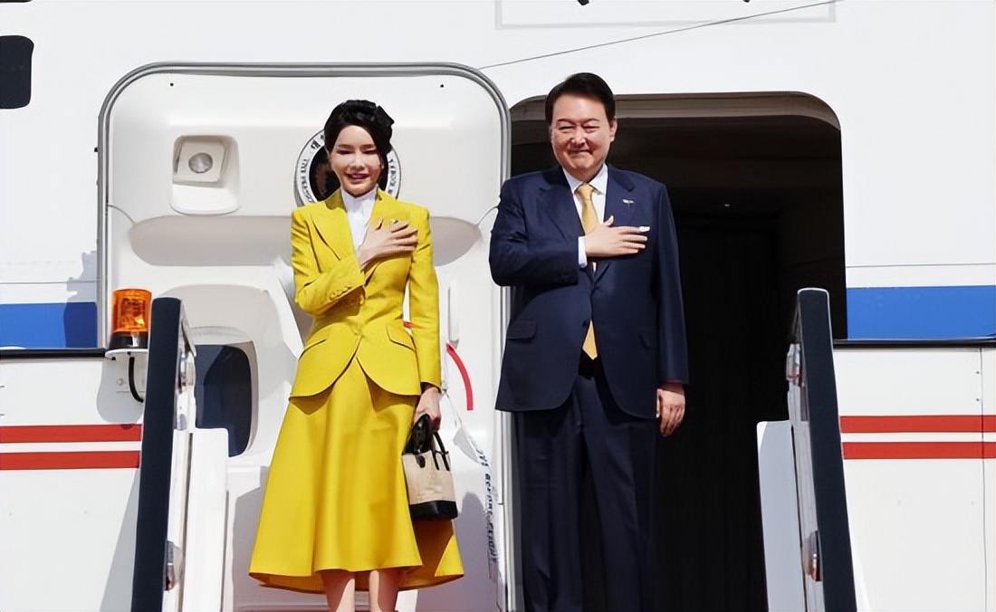 韩第一夫人穿军装,韩第一夫人着装