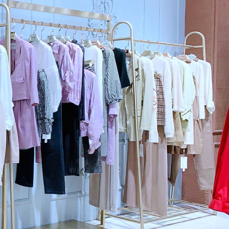 如缤时尚女装秋装直播间,如缤品牌折扣女装批发