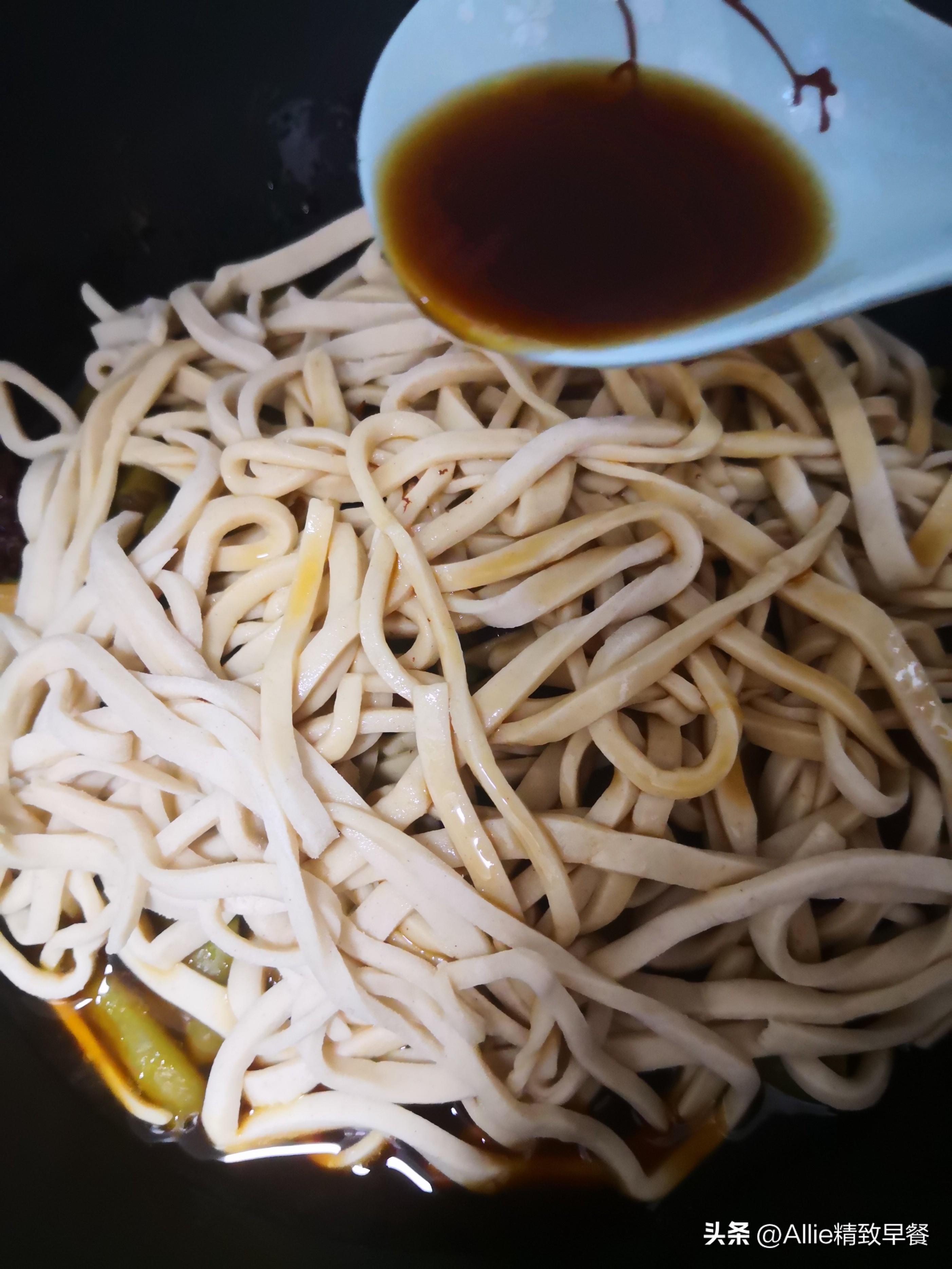 砂锅焖面老是粘锅怎么回事,豆角土豆西红柿焖面不会粘锅