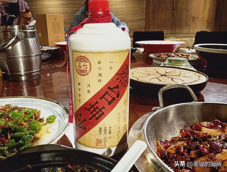 飞天茅台为什么价格差那么多,为何同一款茅台差价那么多