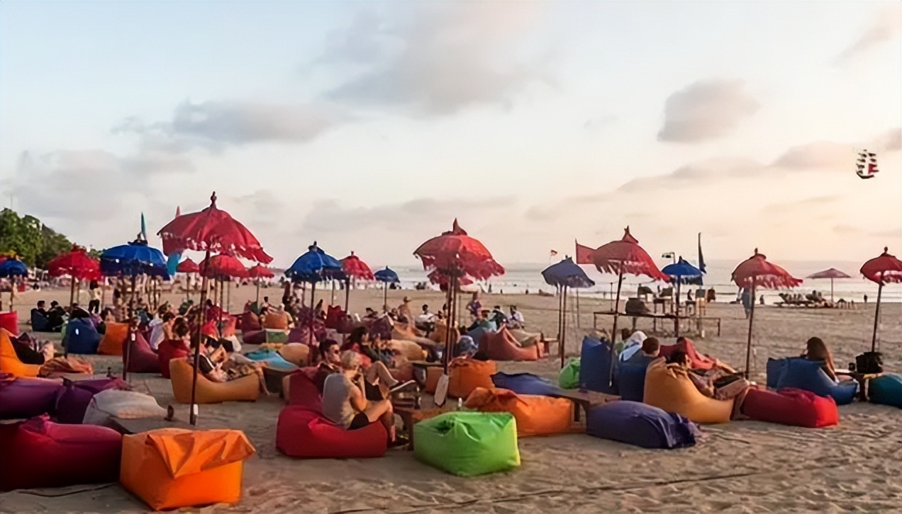 2023年放假安排来了/郑州市主城区发热门诊名单/郑州逐步告别健康码/郑州市人大常委会通过一批人事任免