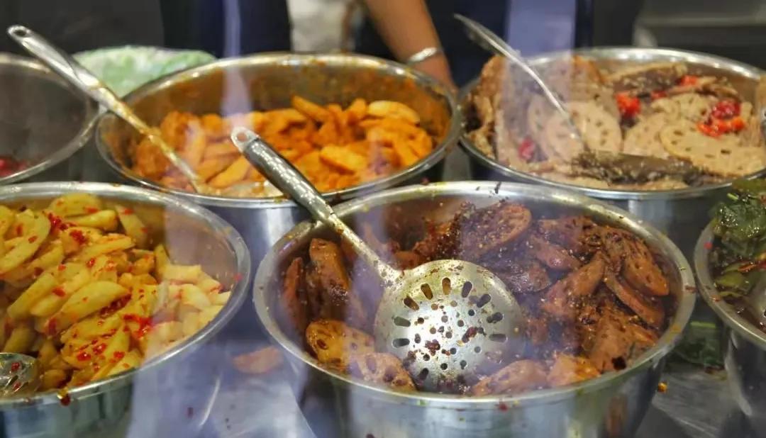 吃货们千万不要错过的昆明美食街,昆明翠湖公园附近美食街