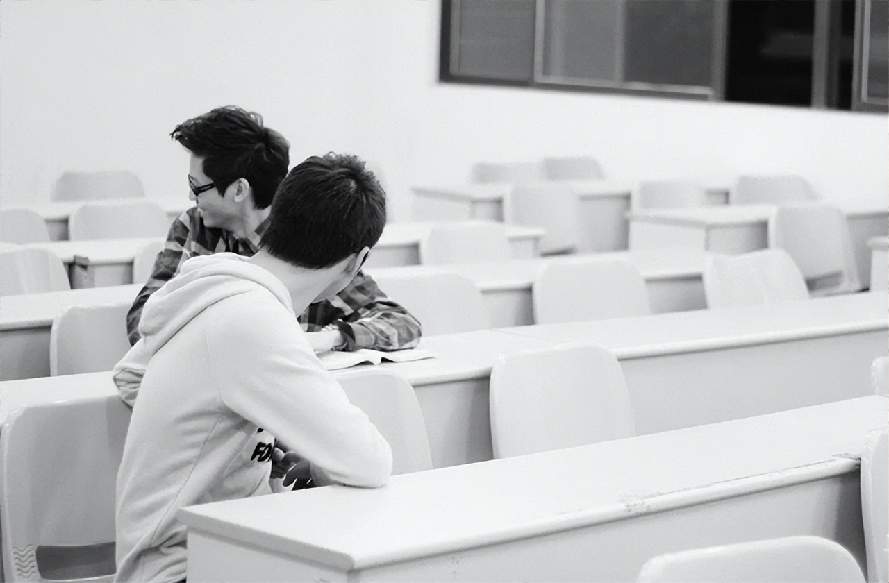 大学期间一年旷课几次会被退学,大学频繁旷课会被劝退吗