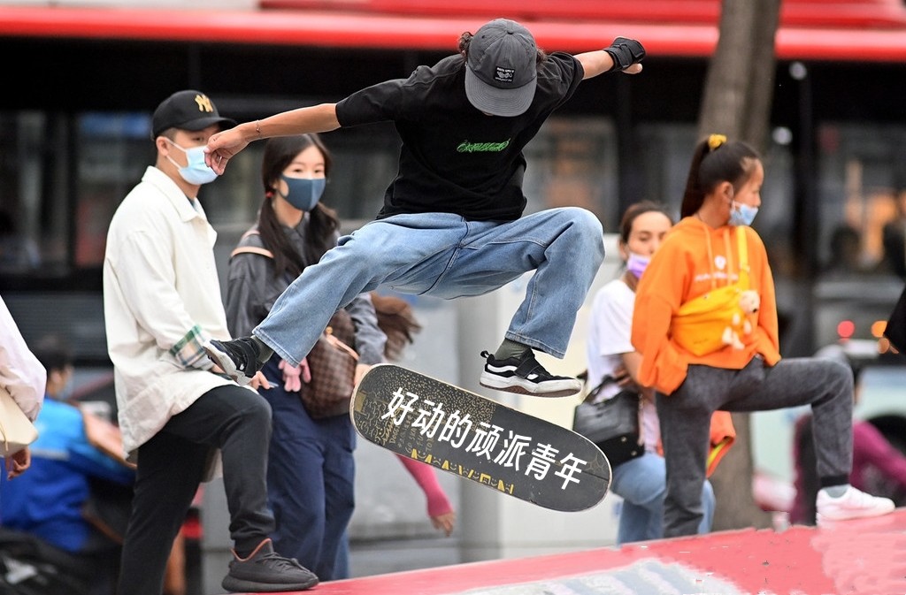 农夫山泉营销策划经典案例看法,农夫山泉天然矿泉水营销策略分析